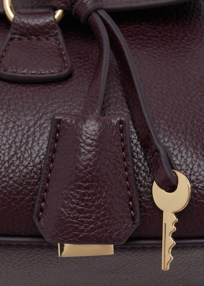 City shoulder bag with flap