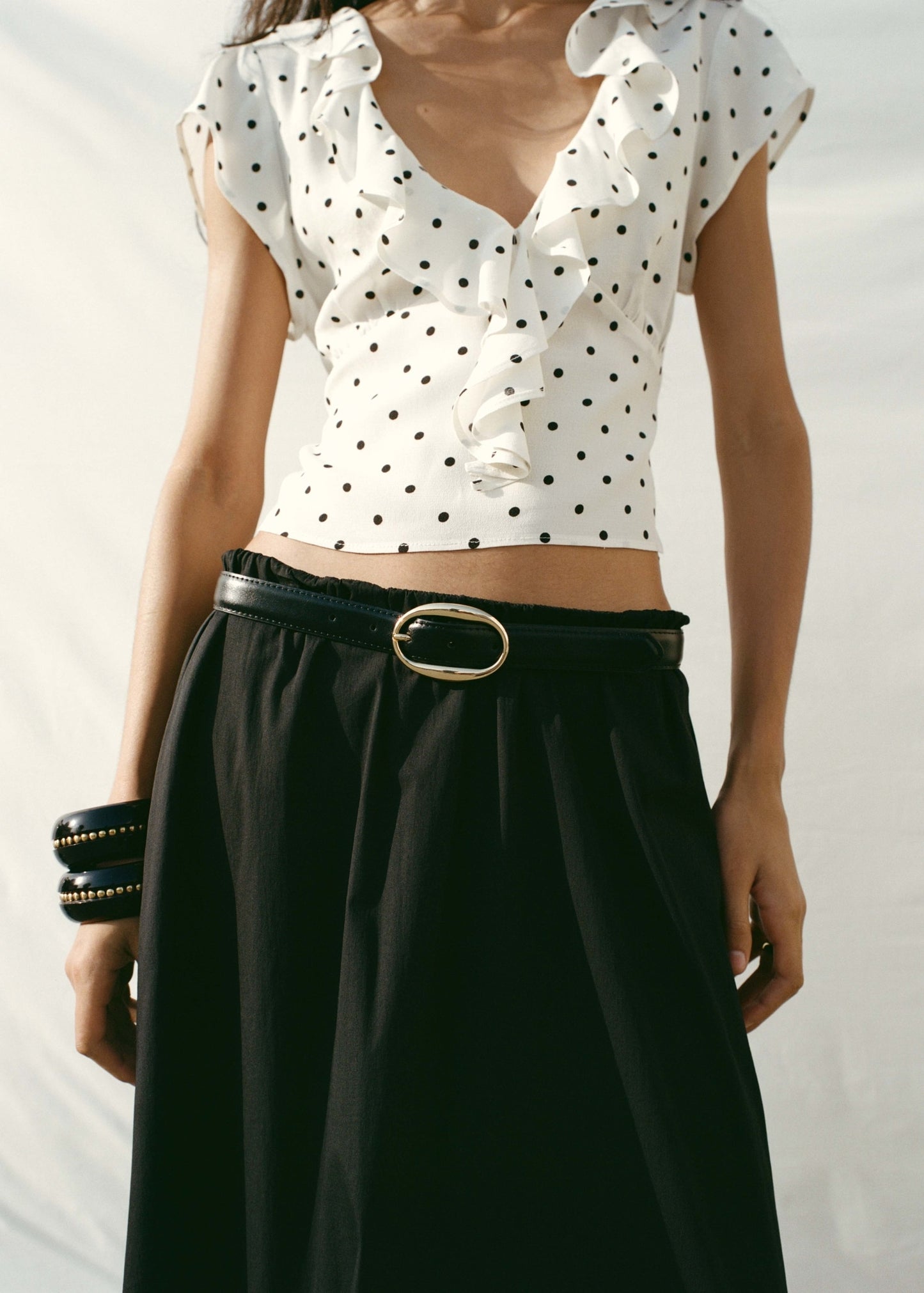 Oval buckle belt