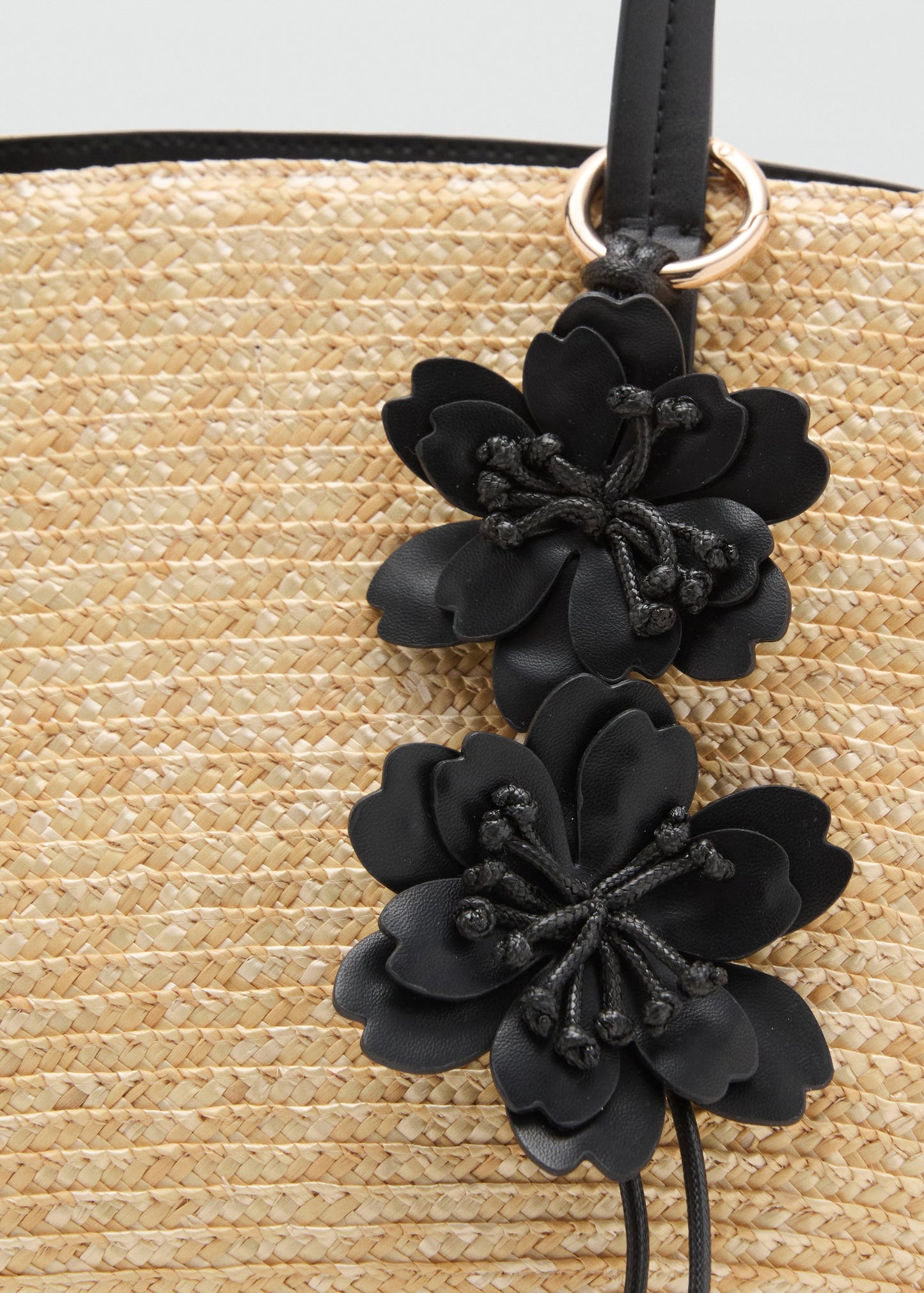 Natural fibre basket with flower charm