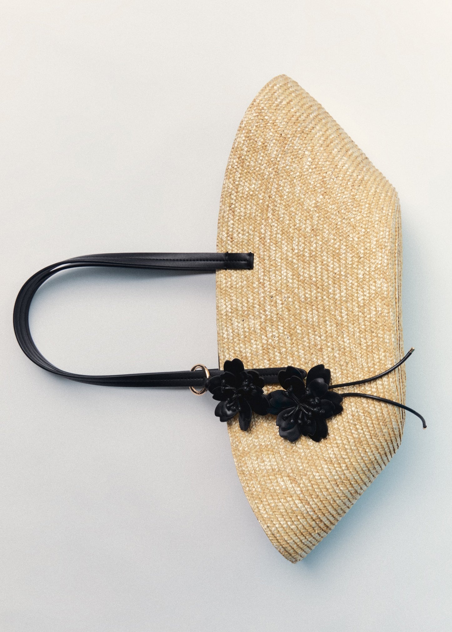 Natural fibre basket with flower charm