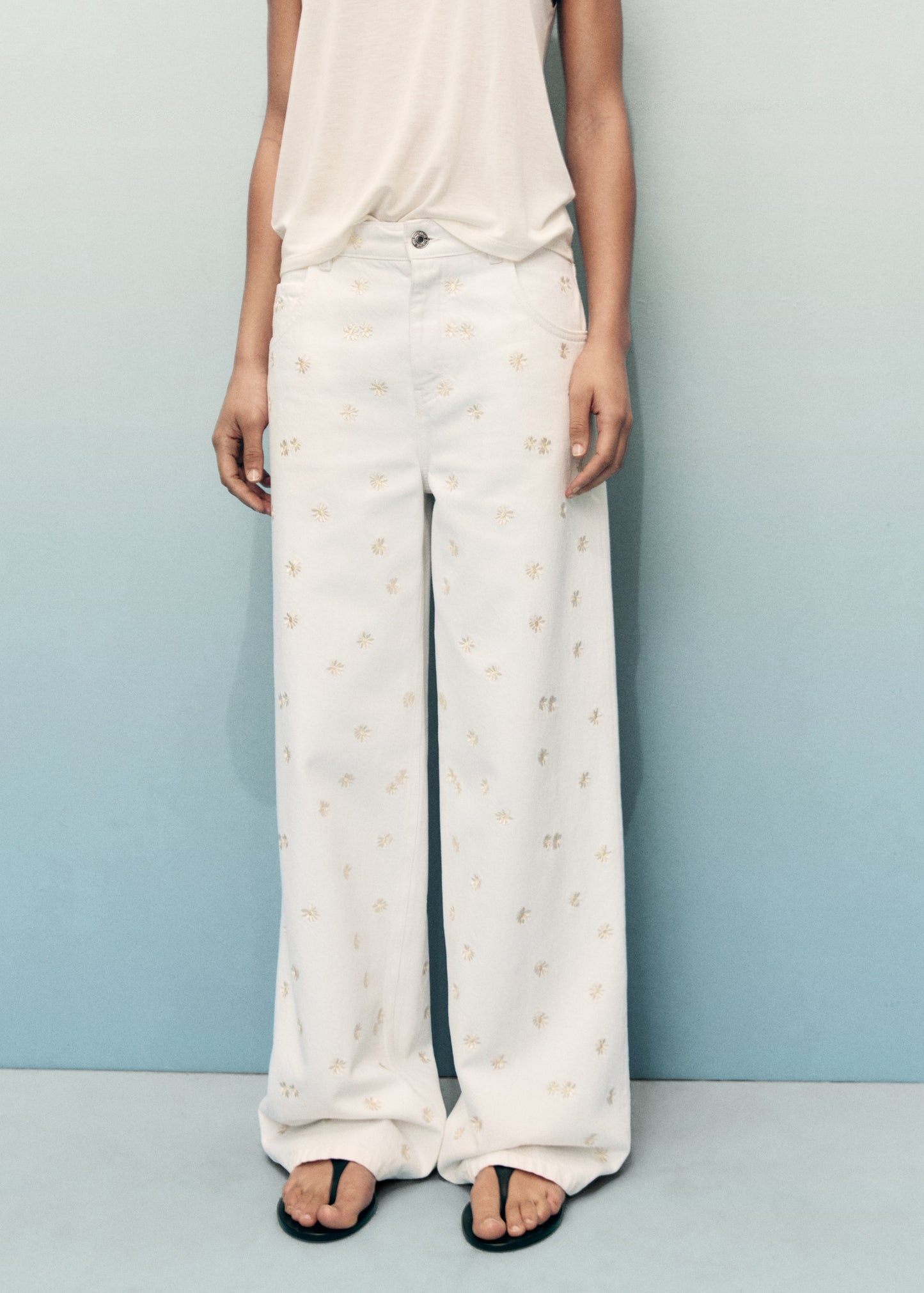 Flower-embroidered wide-leg jeans