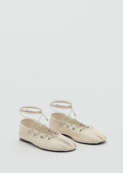 Leather ballet flats with crossed straps