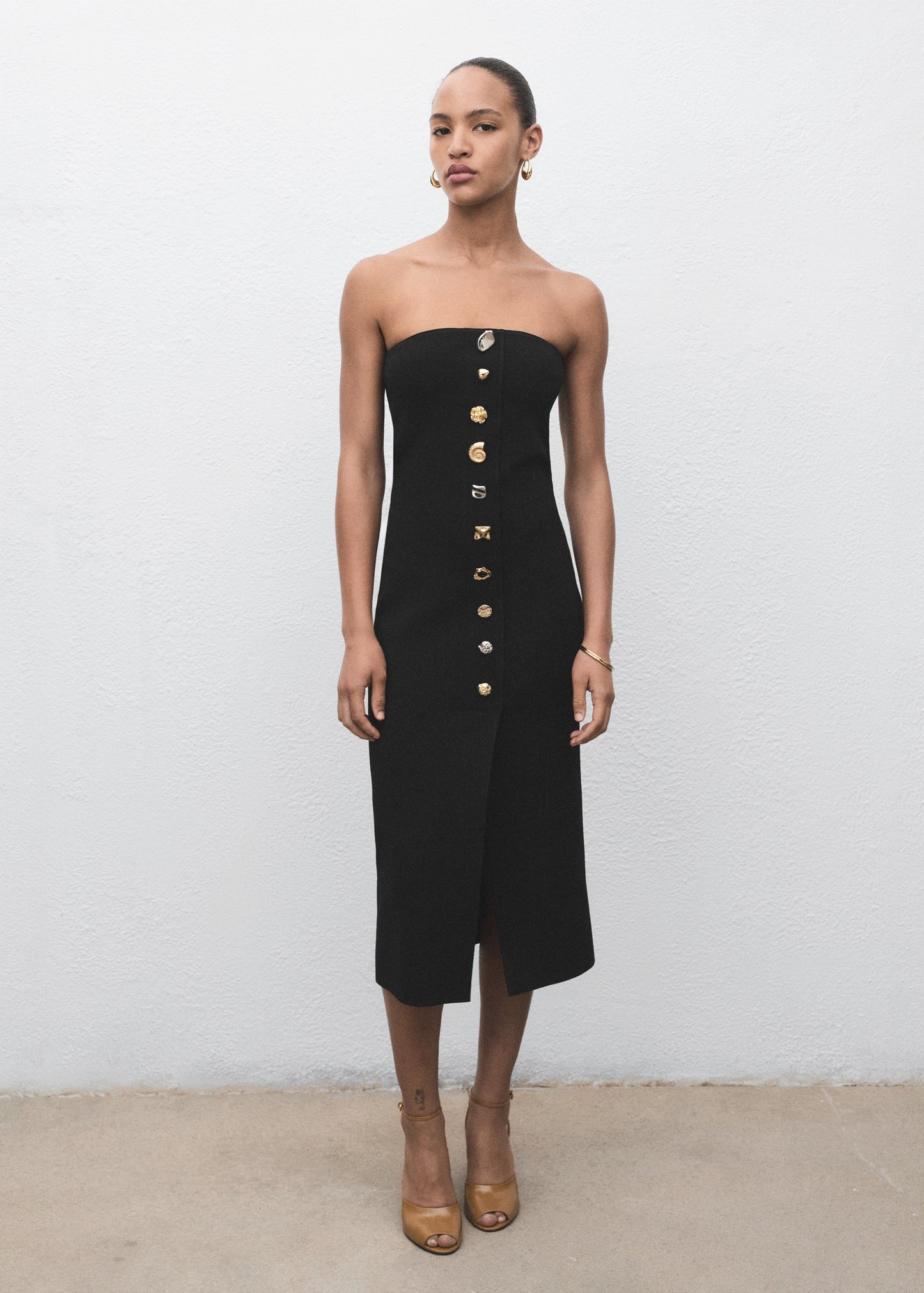 Strapless dress with jewel buttons