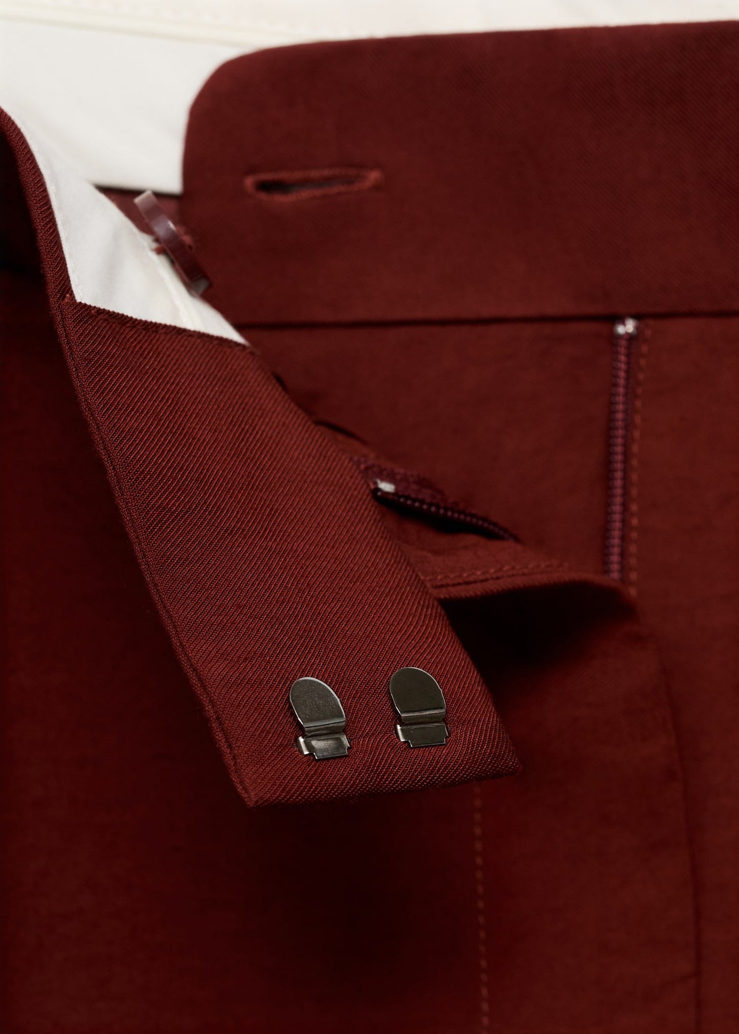 Straight-fit pleated trousers