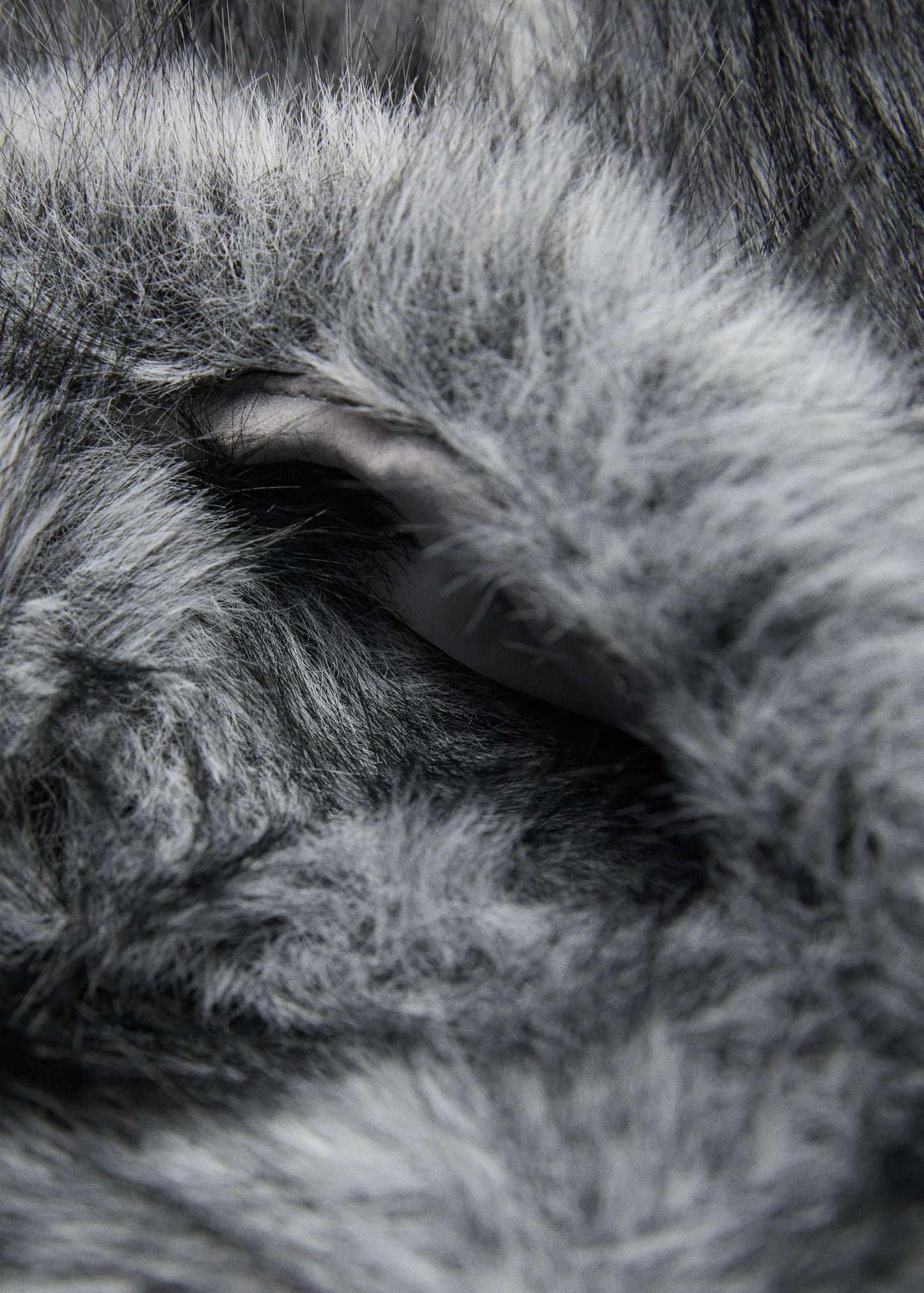 Fur-effect scarf
