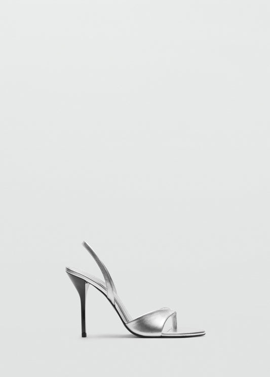 Leather sandals with contrasting heels