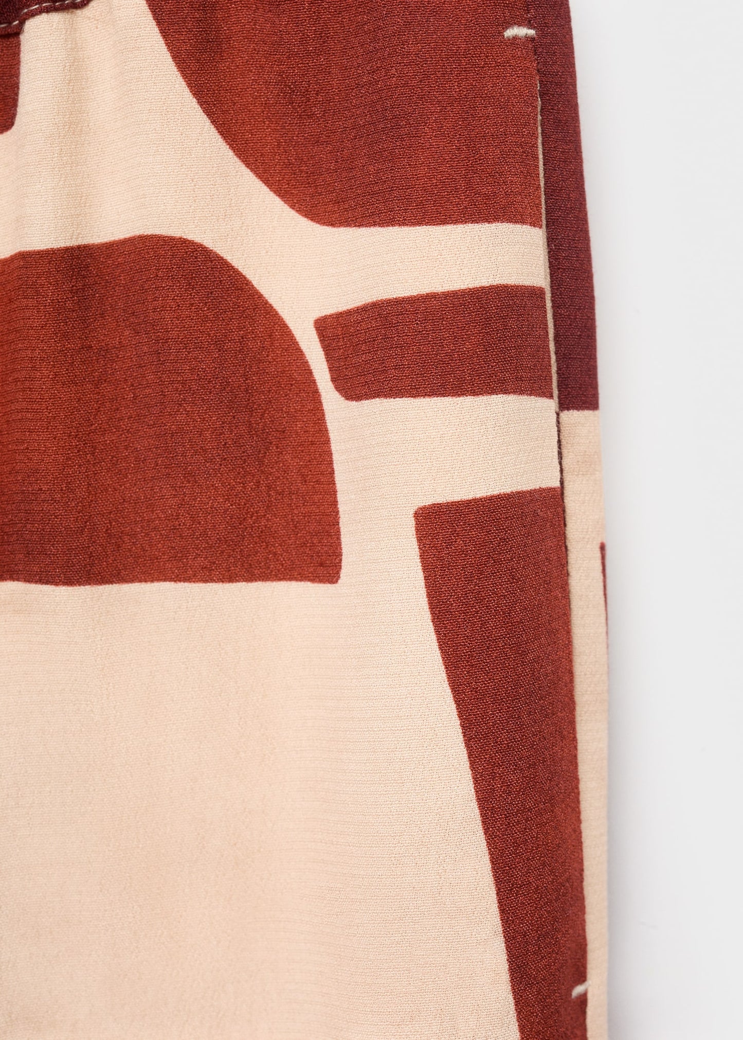 Fluid trousers with geometric pattern