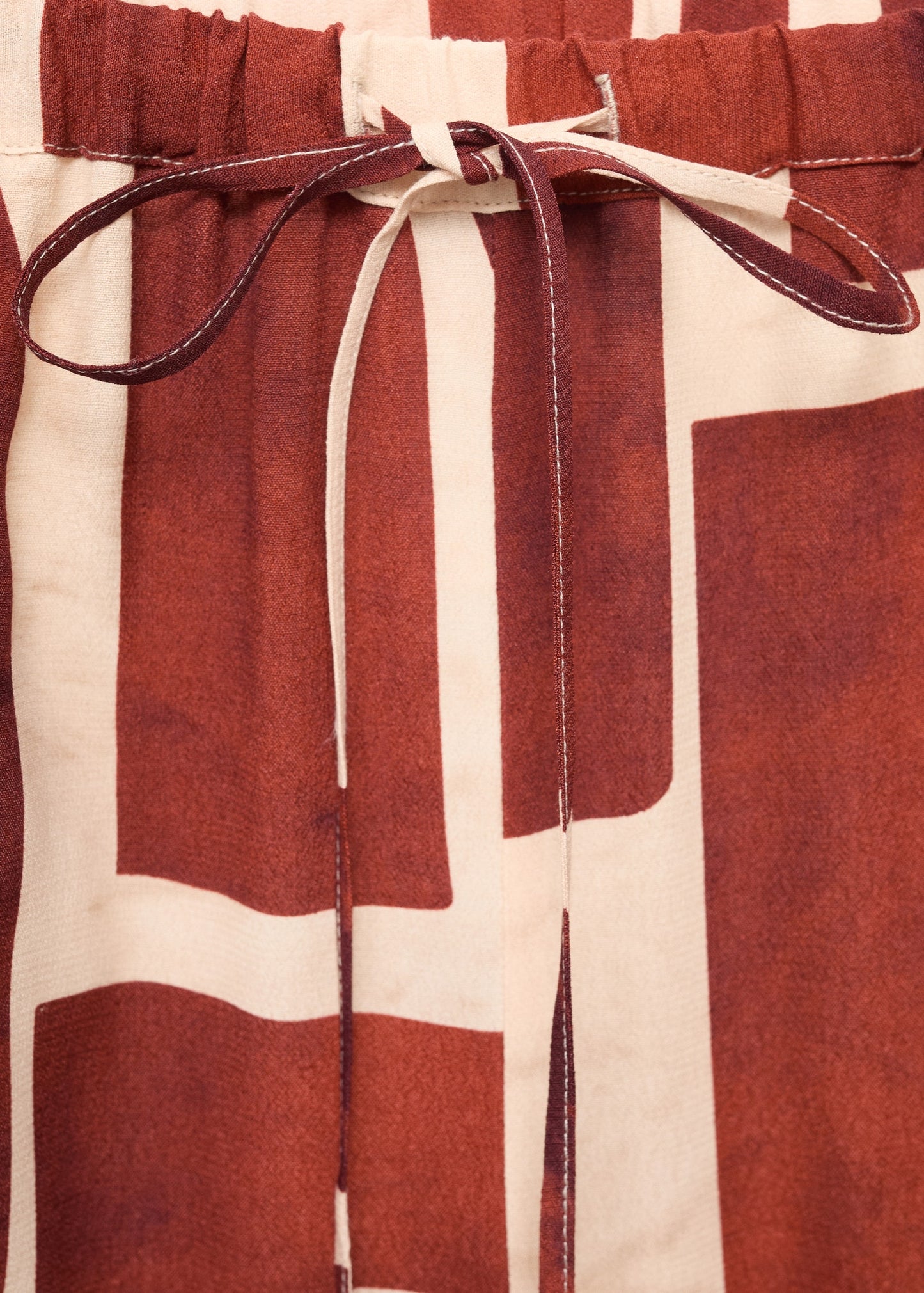 Fluid trousers with geometric pattern