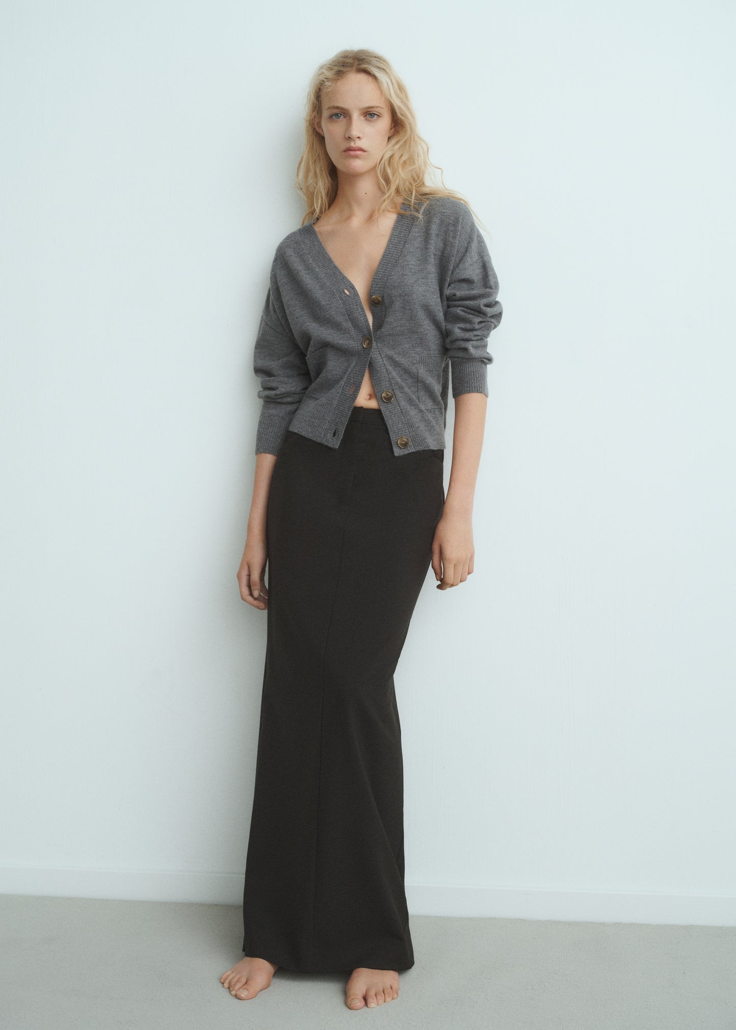 V-neck cardigan with pockets