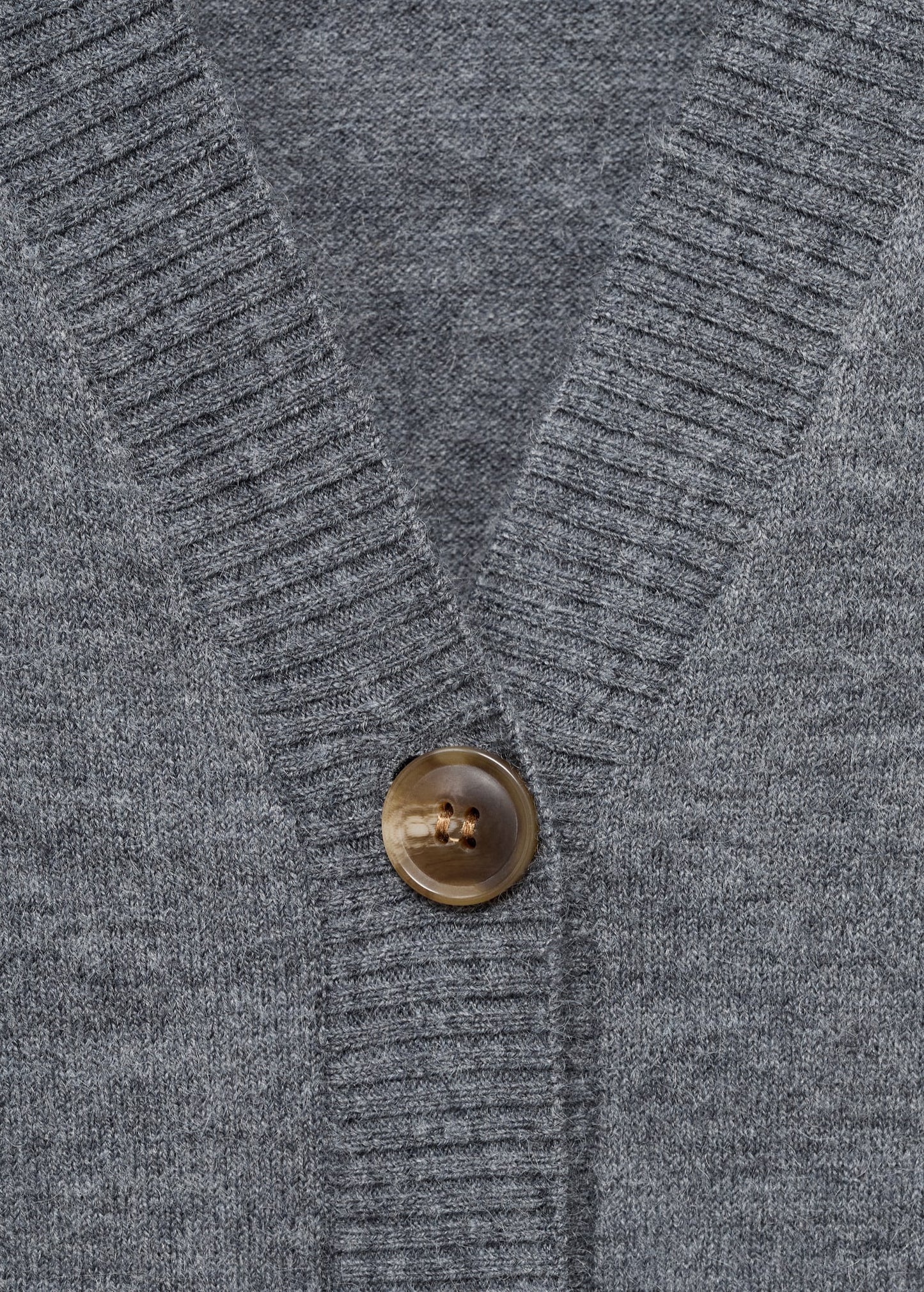 V-neck cardigan with pockets