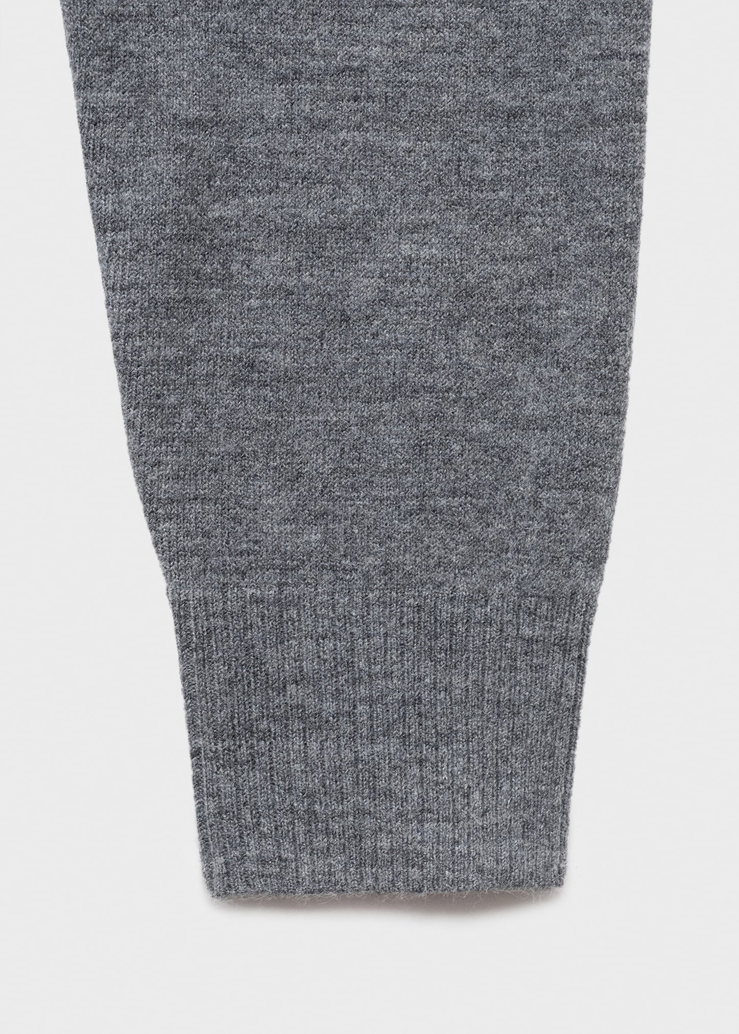 V-neck cardigan with pockets