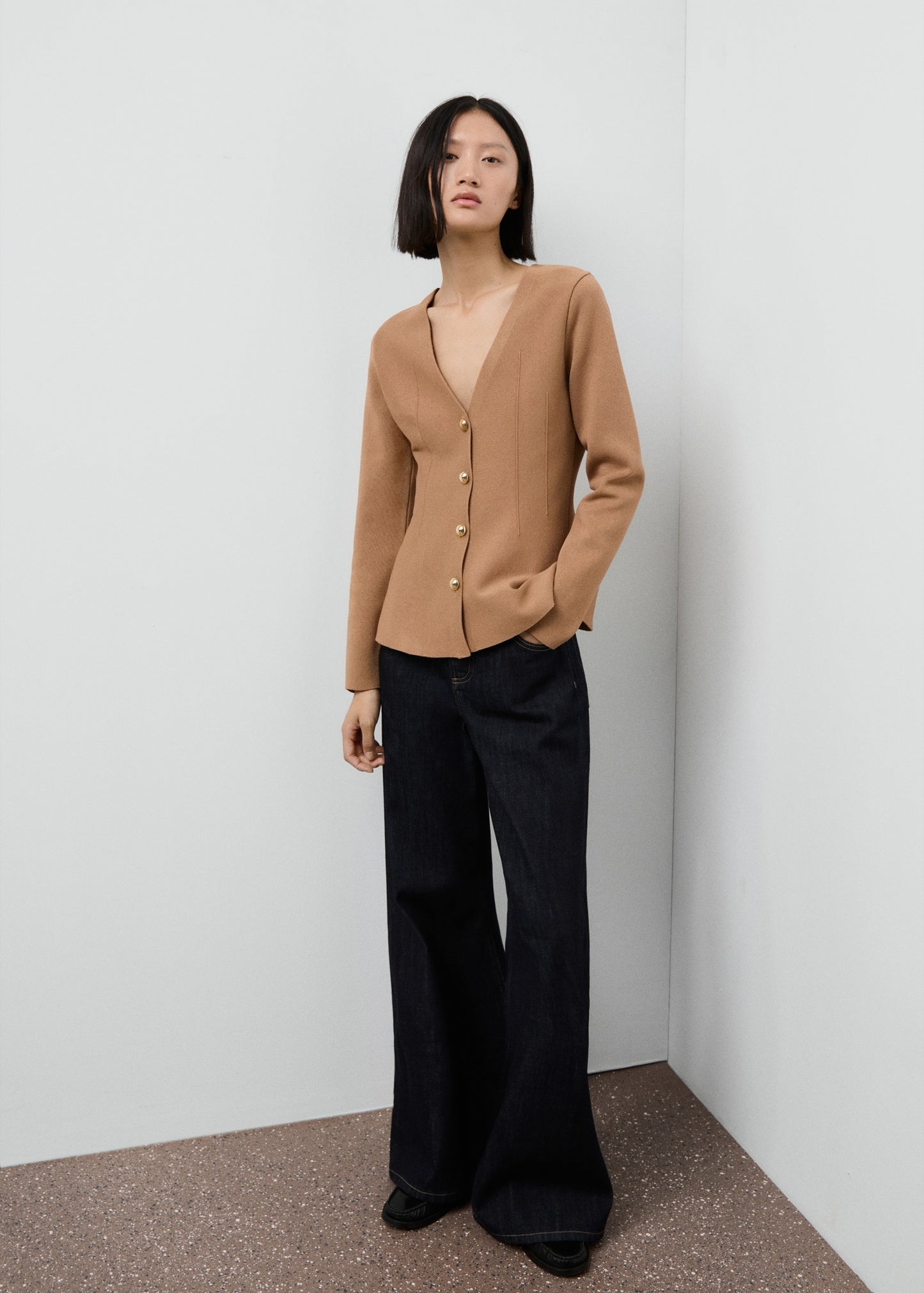 Fitted knitted jacket with buttons