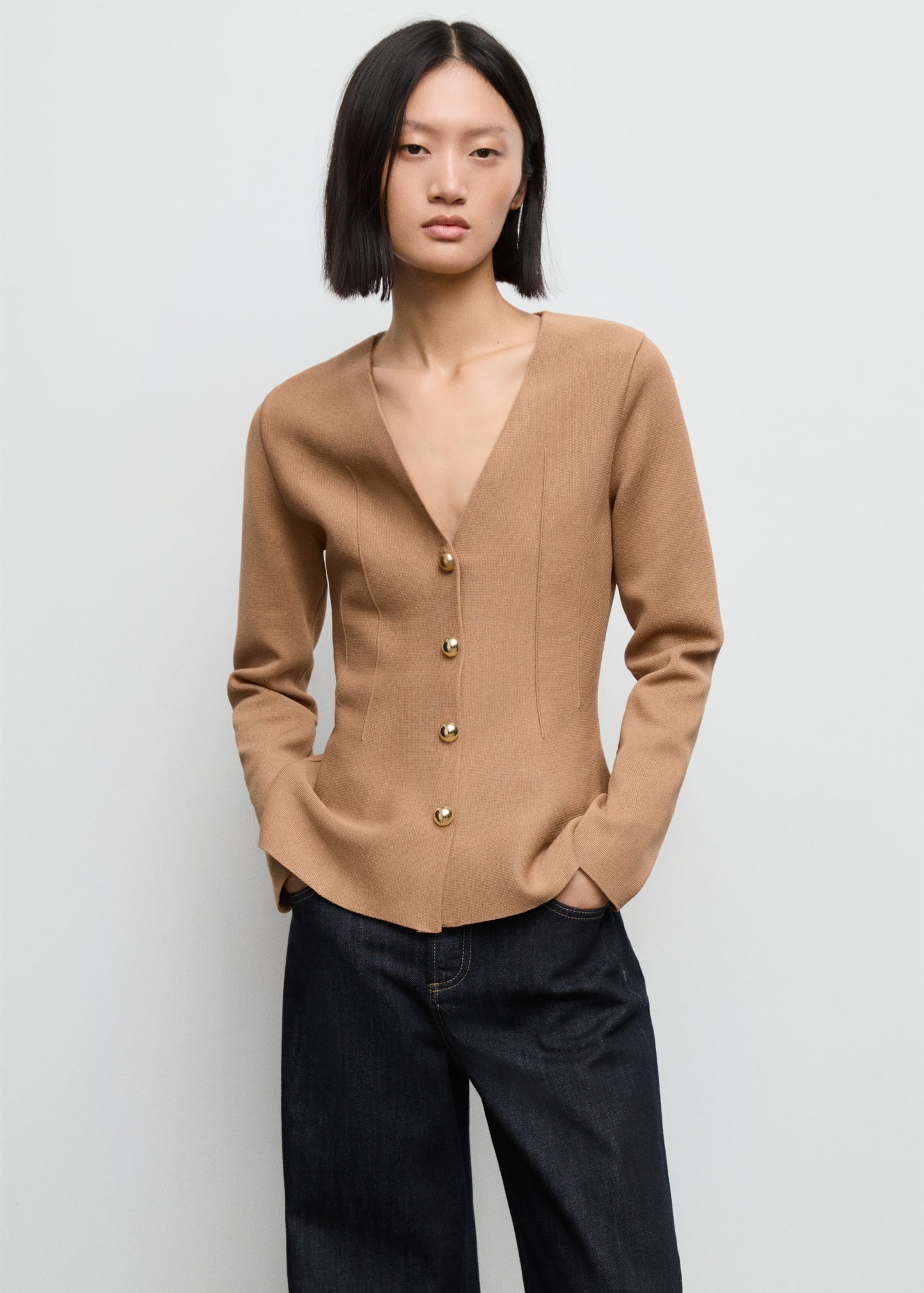 Fitted knitted jacket with buttons