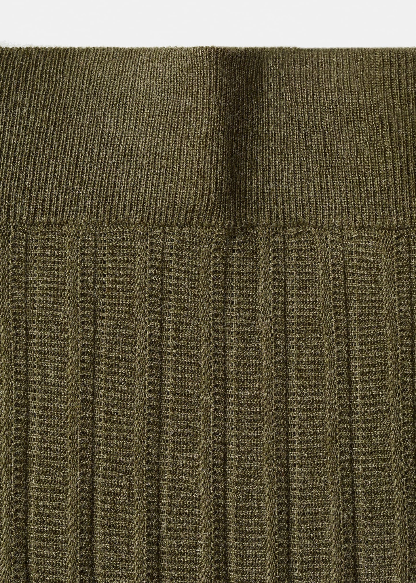 Pleated knit skirt