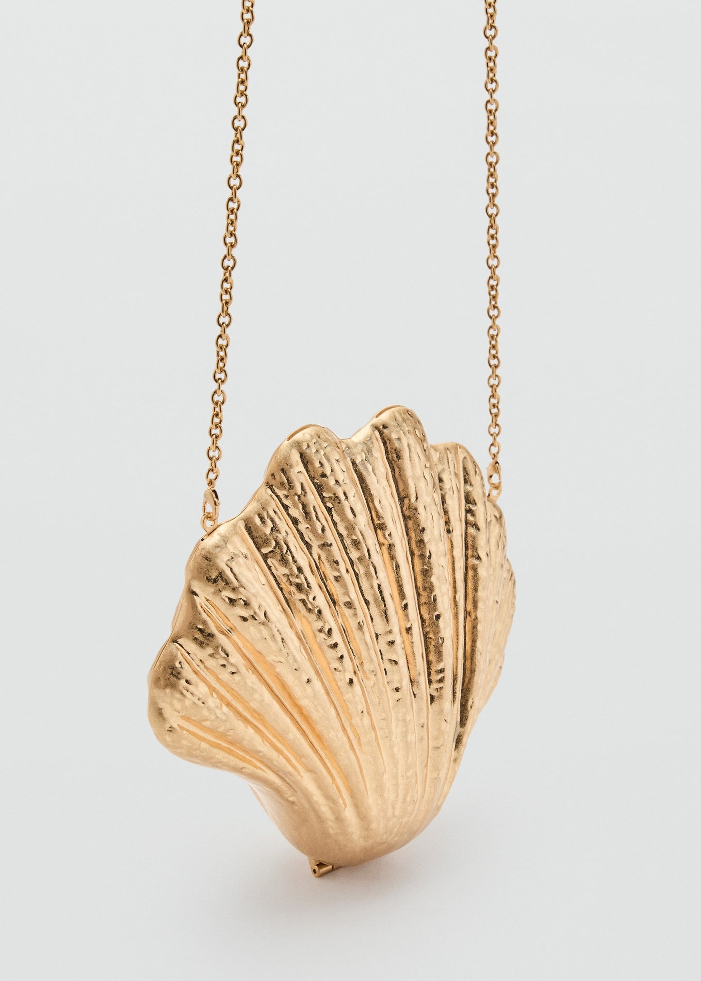 Shell design clutch bag