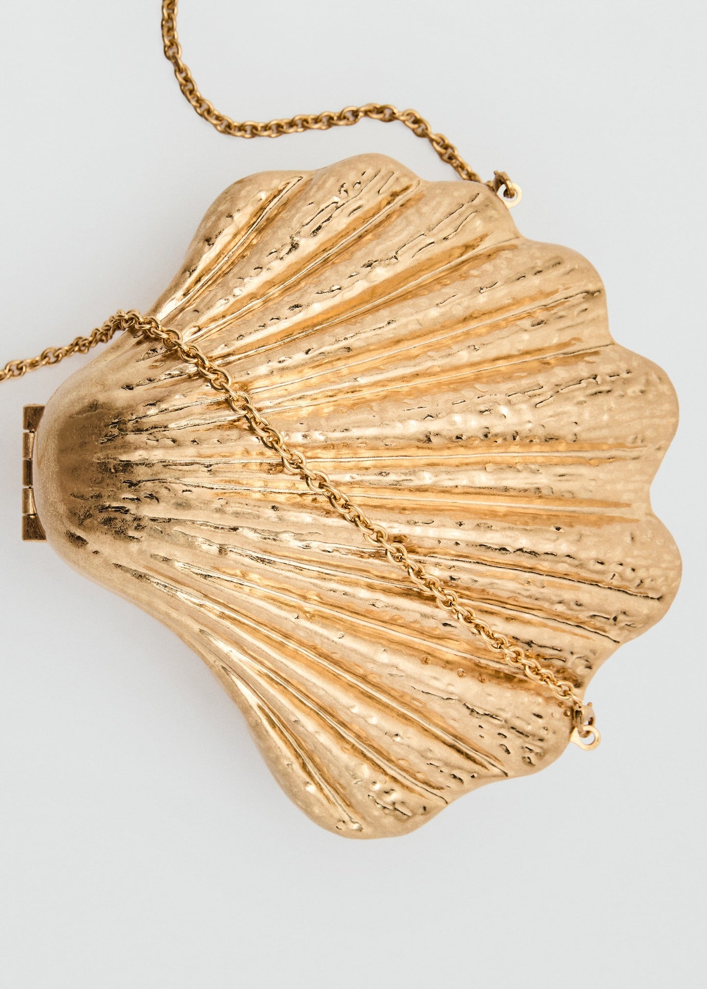 Shell design clutch bag