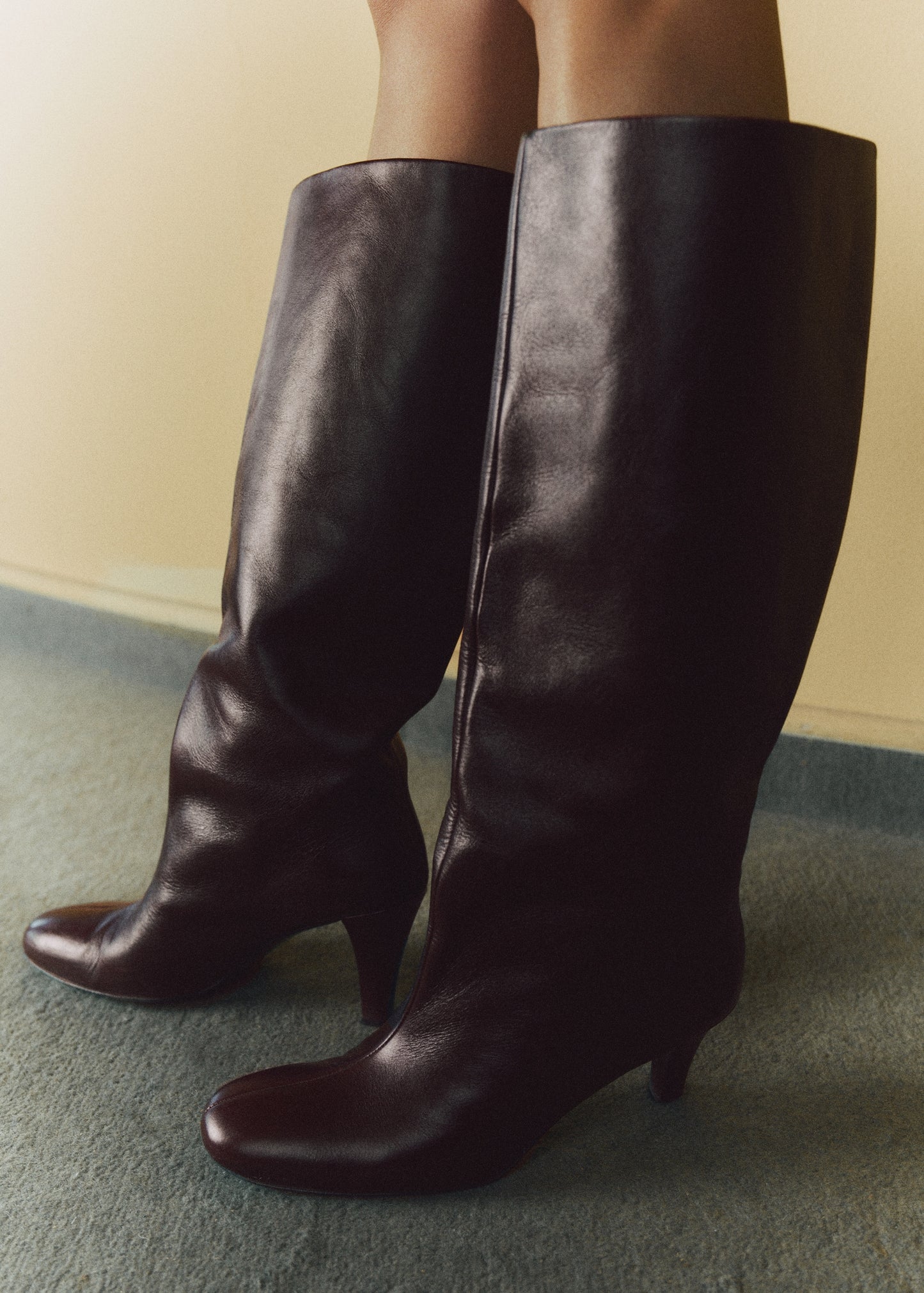 Heel leather boot