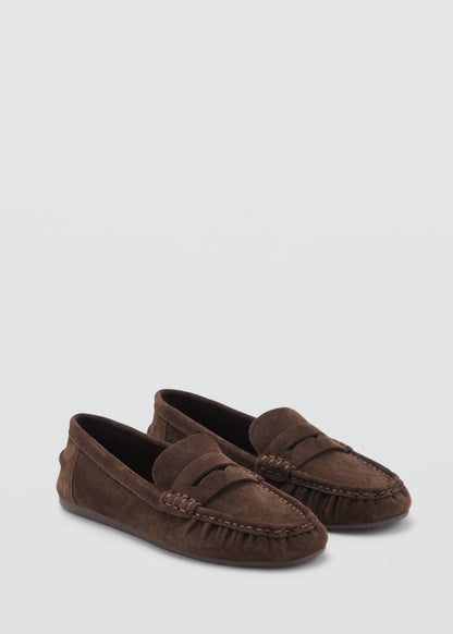 Suede shoe with ruched toe