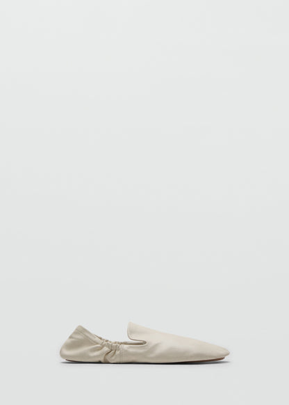 100% leather gathered shoes