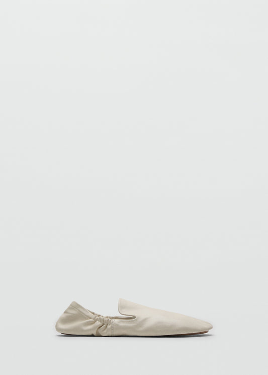 100% leather gathered shoes