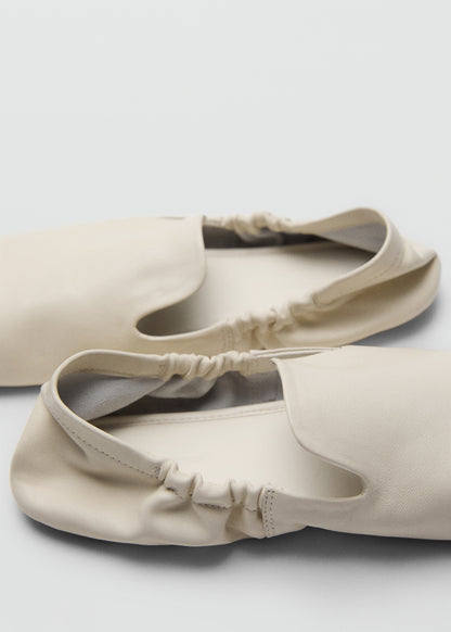 100% leather gathered shoes