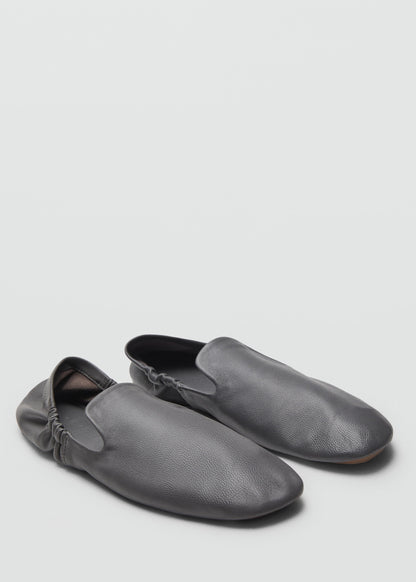 100% leather gathered shoes