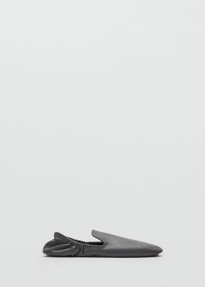100% leather gathered shoes
