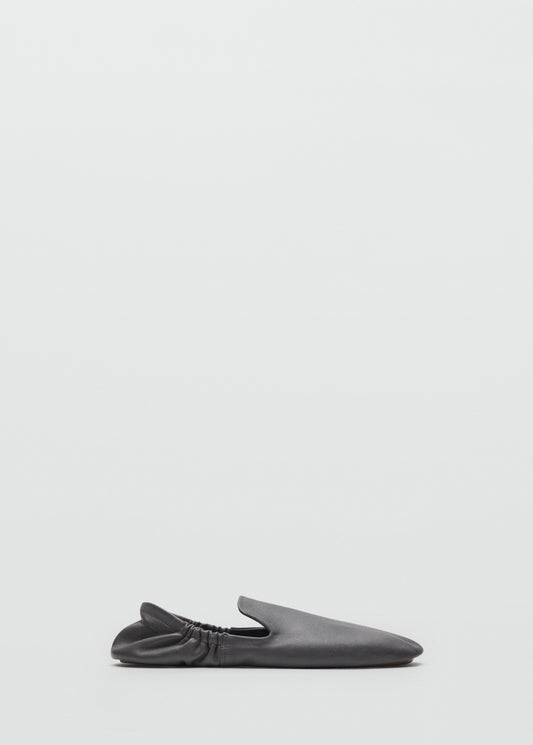 100% leather gathered shoes