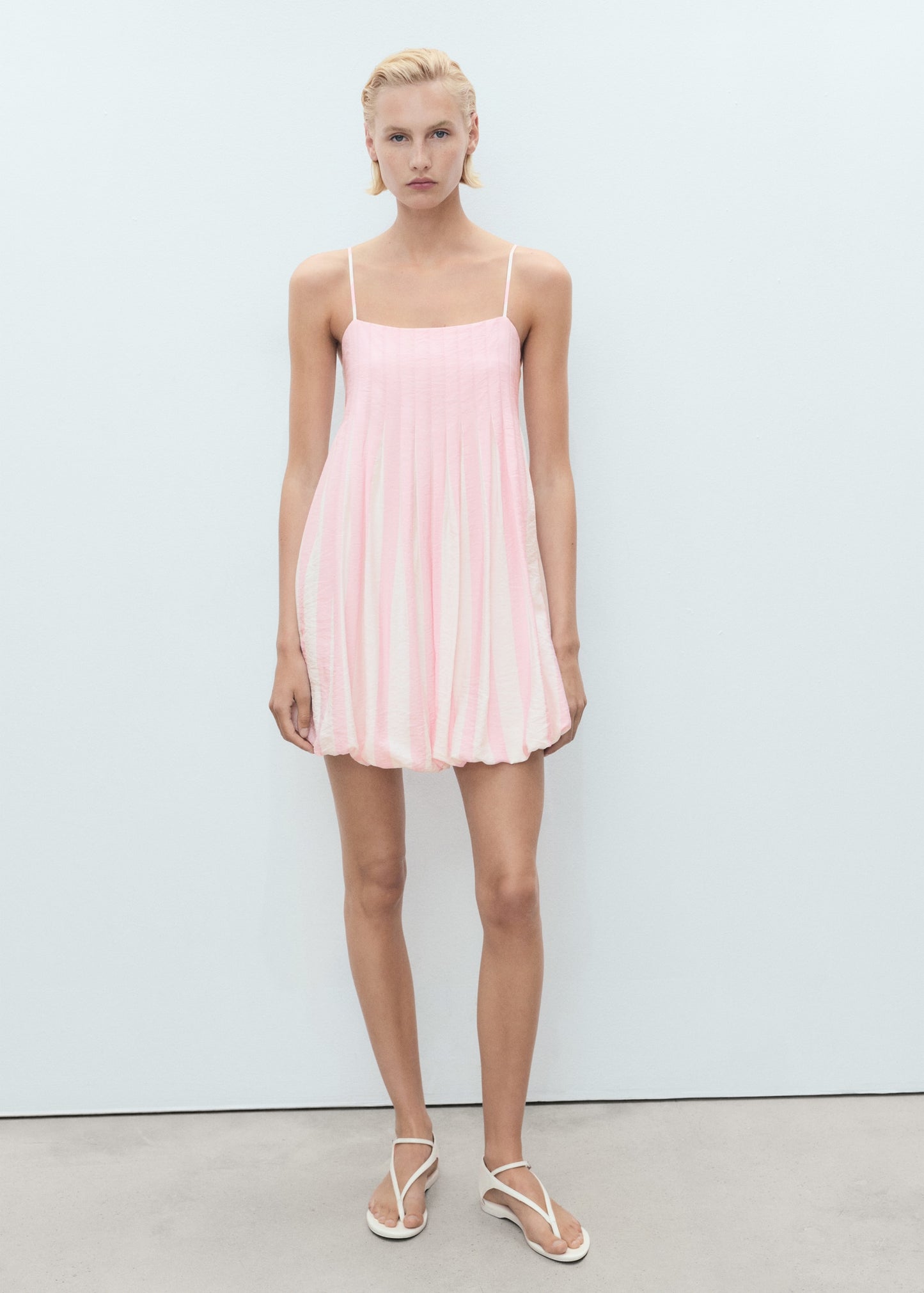 Short striped balloon effect dress