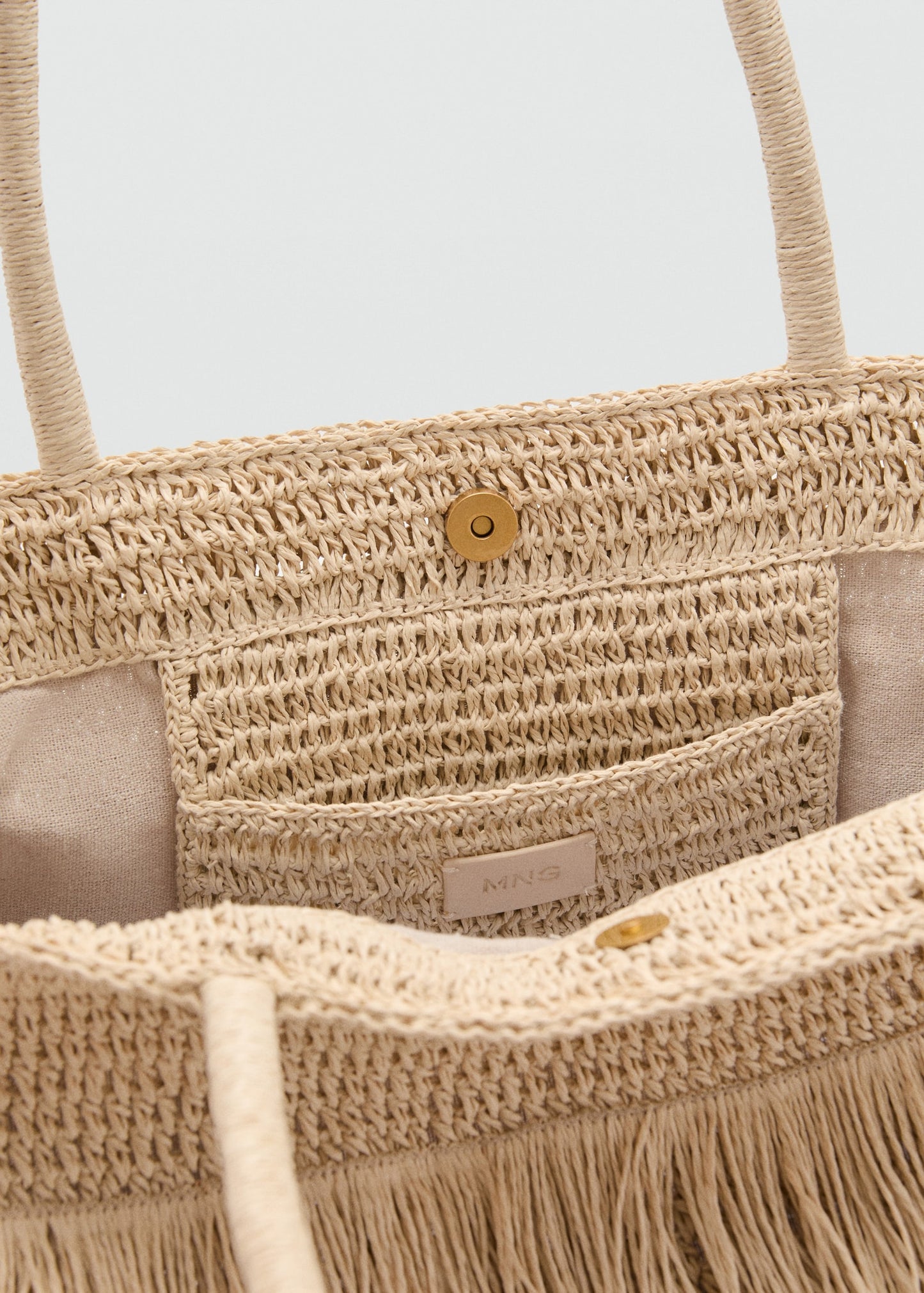 Natural fibre shoulder bag with fringes