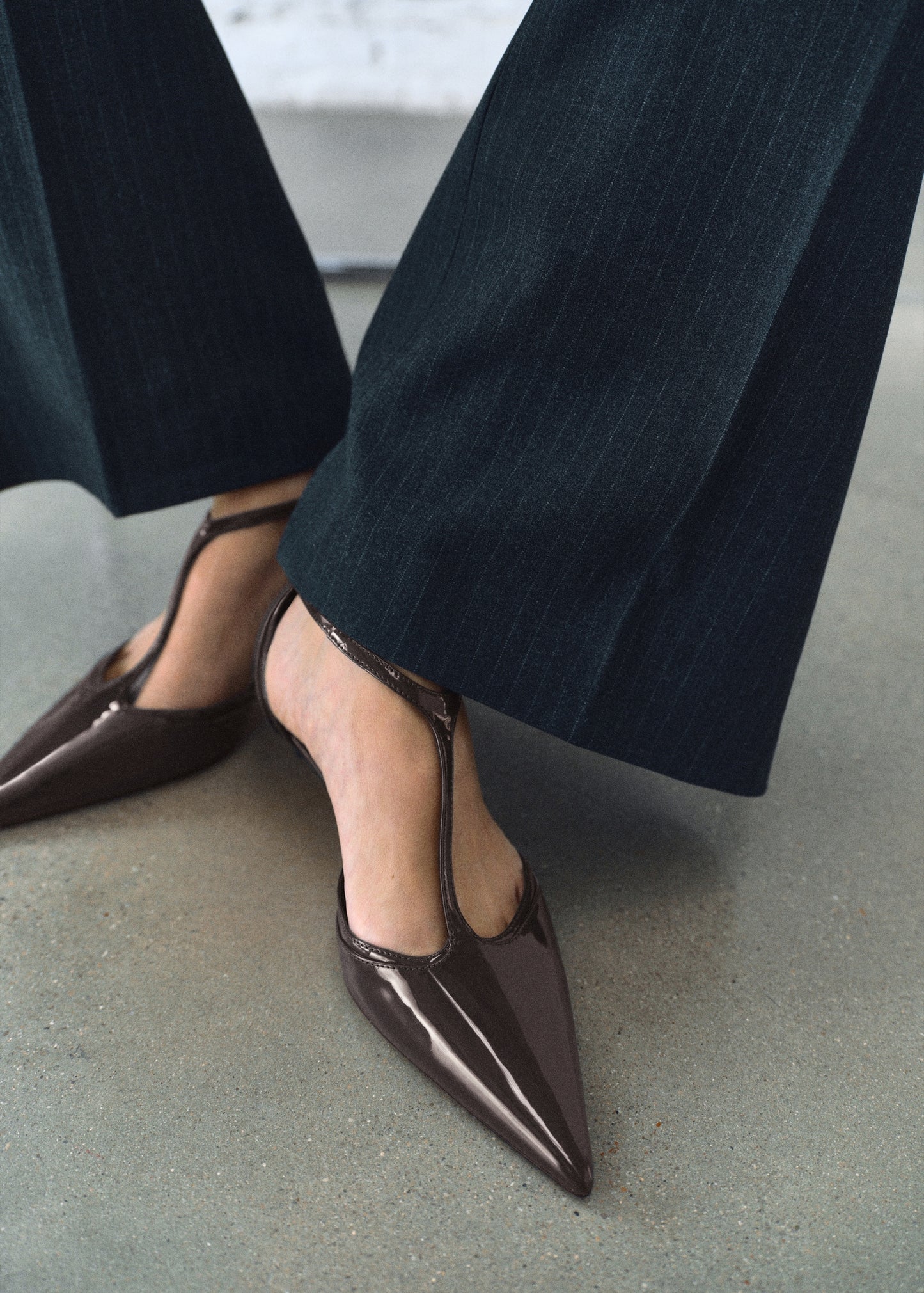 Kitten-heel patent leather shoes