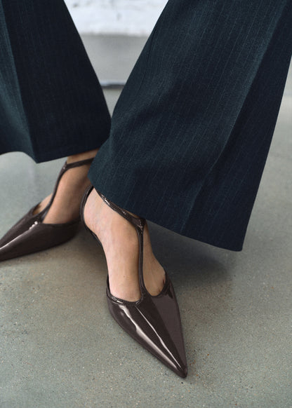 Kitten-heel patent leather shoes