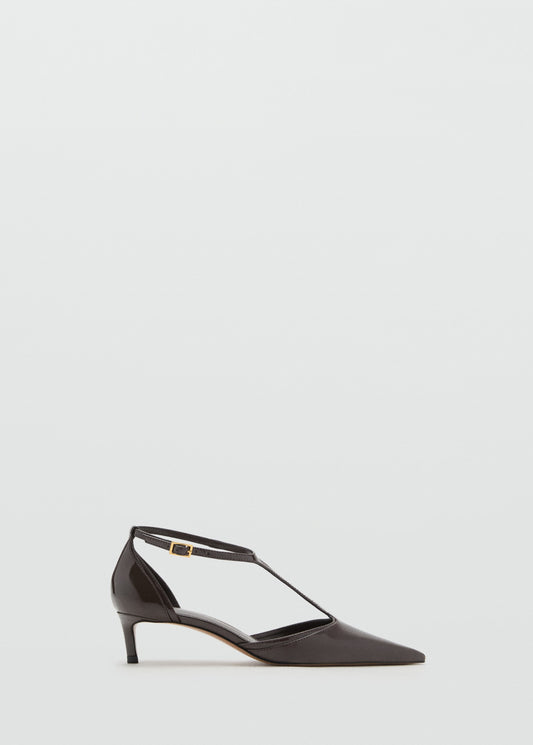 Kitten-heel patent leather shoes