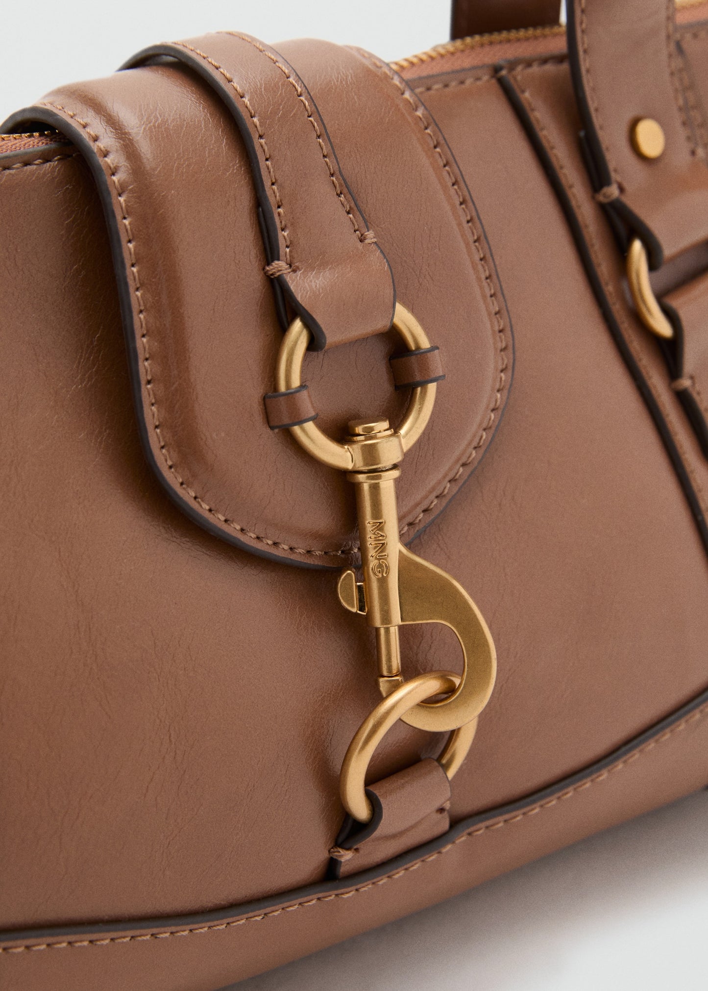 Medium shoulder bag with snap fastener