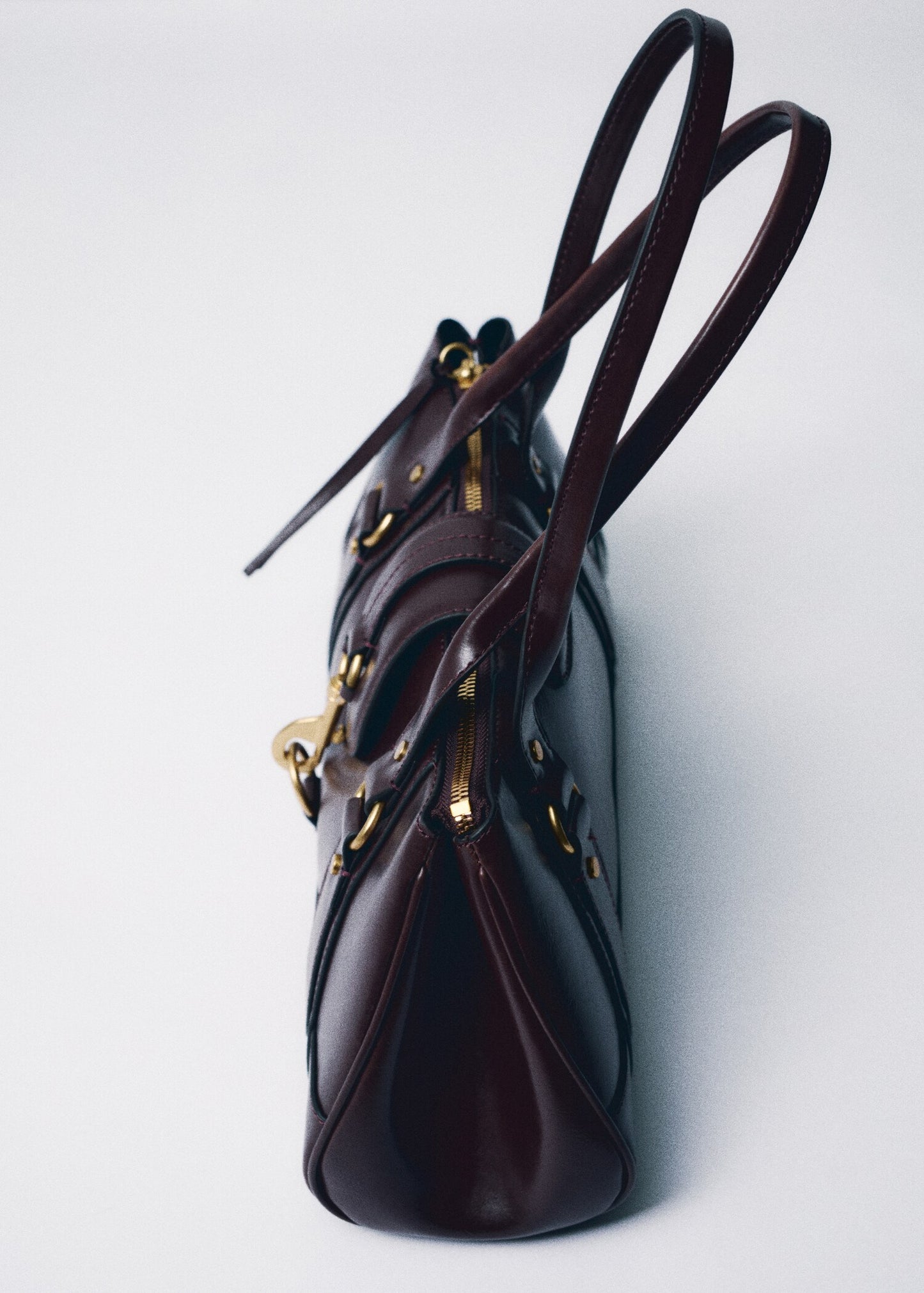 Medium shoulder bag with snap hook