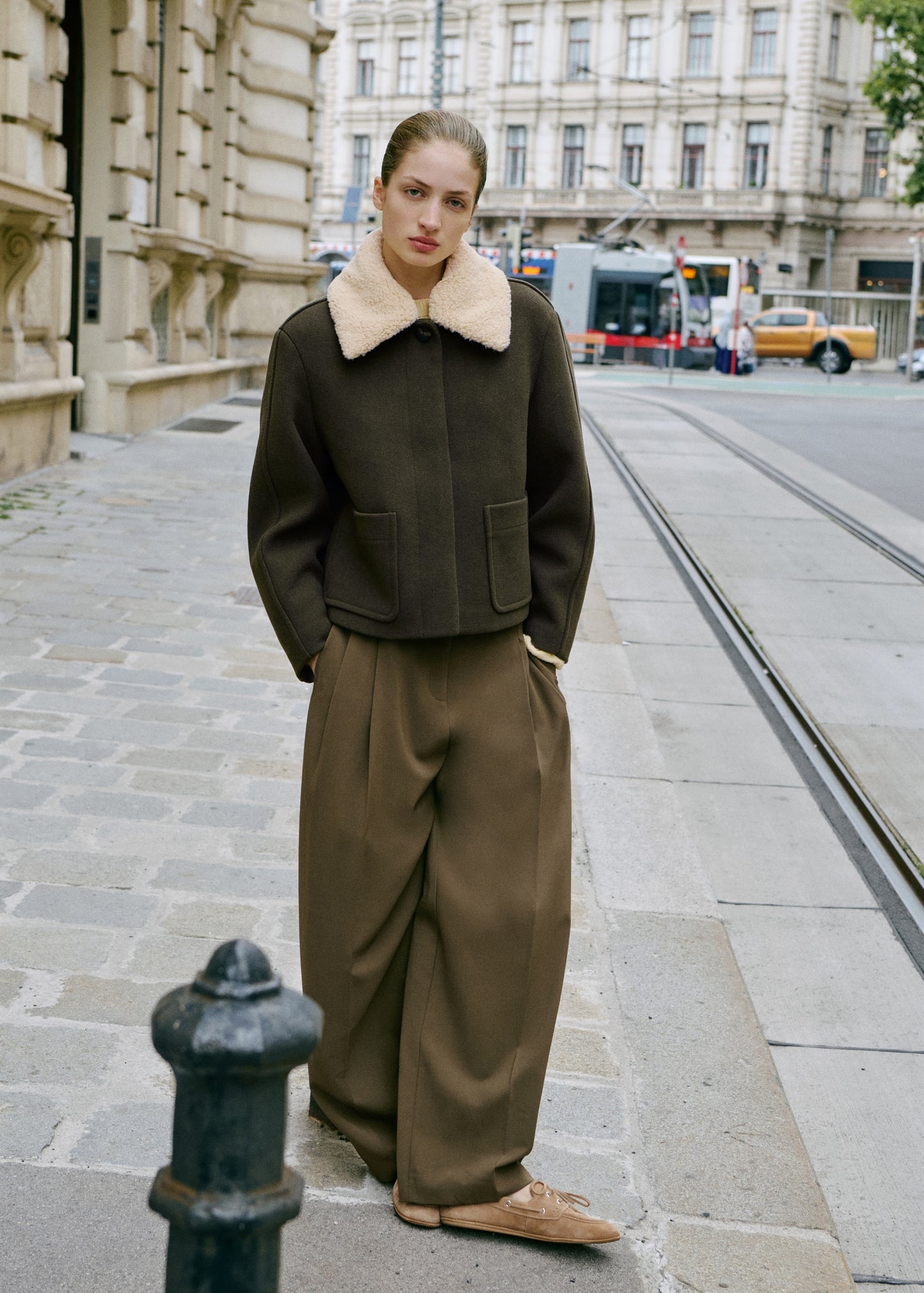 Wide-leg mid-rise pleated trousers