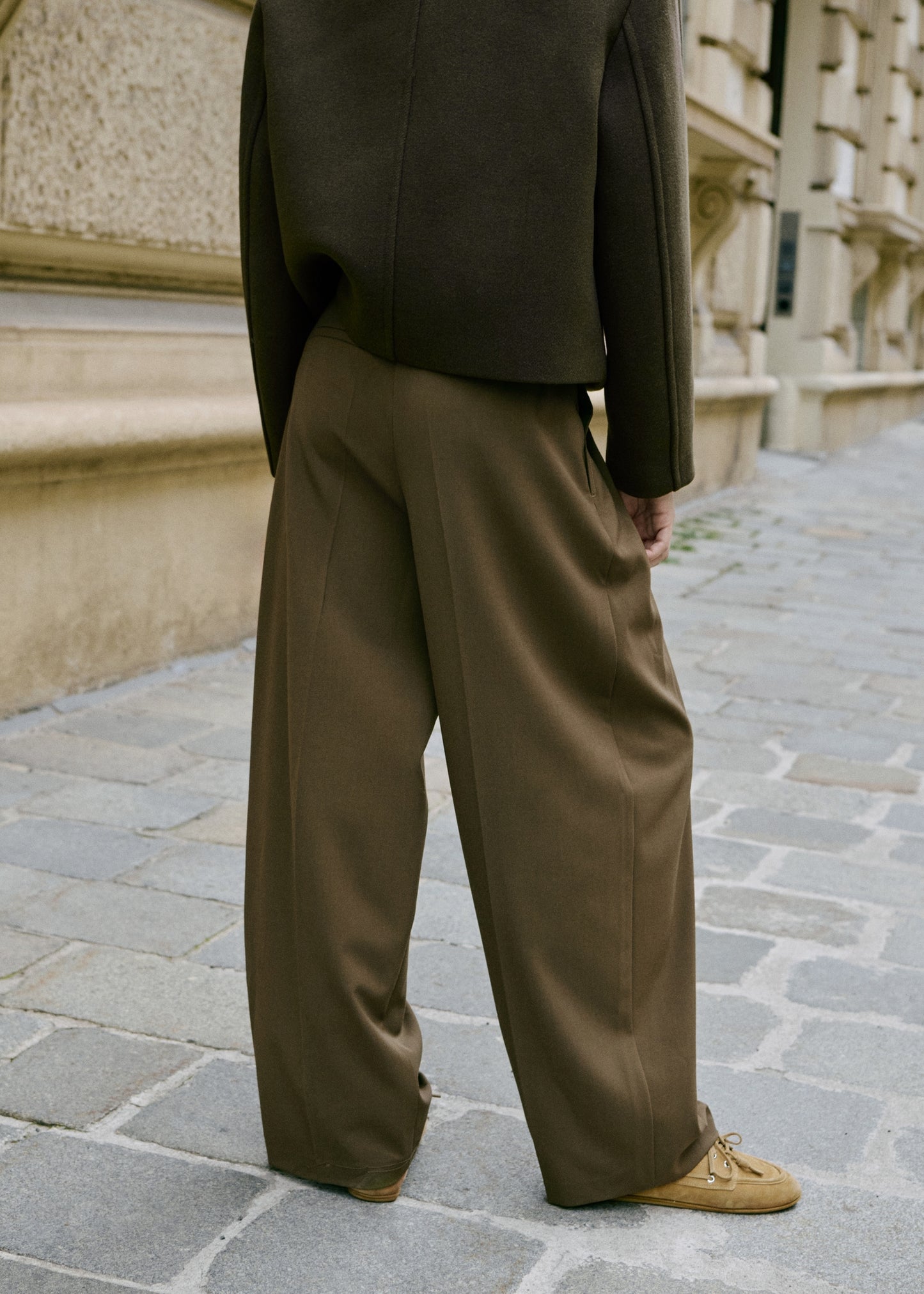 Wide-leg mid-rise pleated trousers