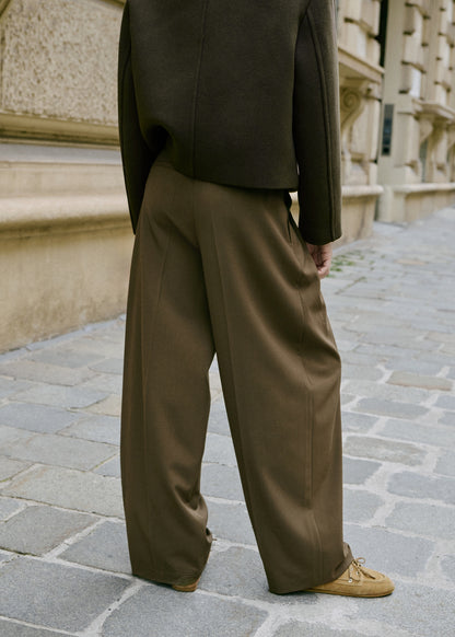 Wide-leg mid-rise pleated trousers