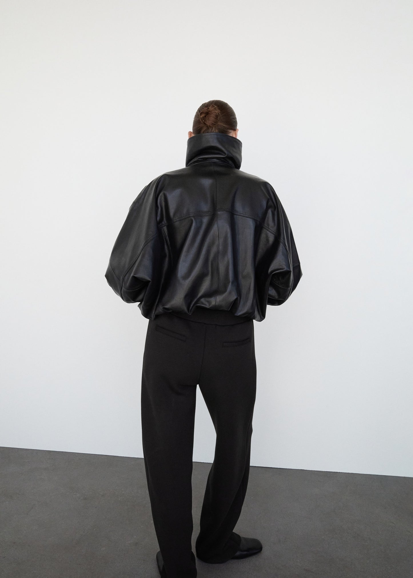 100% leather jacket with notched lapel collar