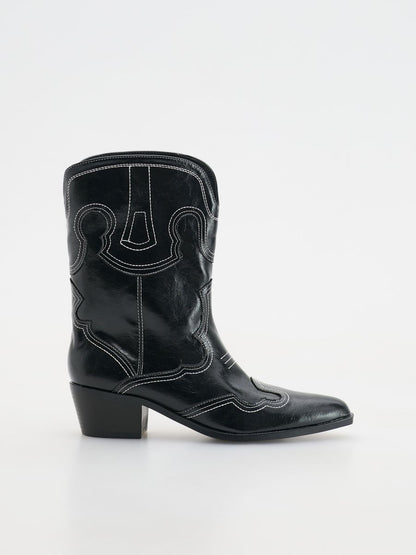 Cowboy ankle boots with stitching