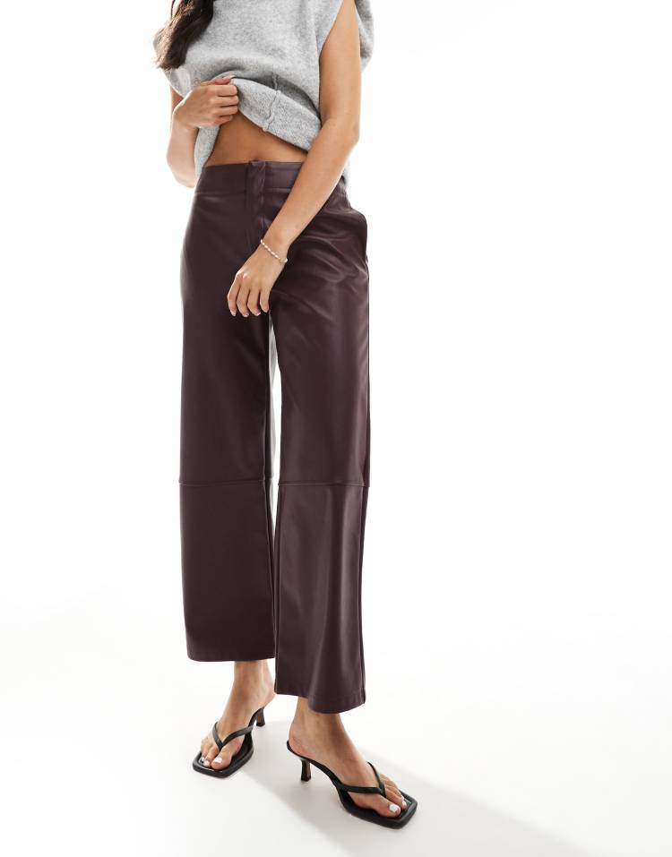 Faux leather cropped trousers in plum