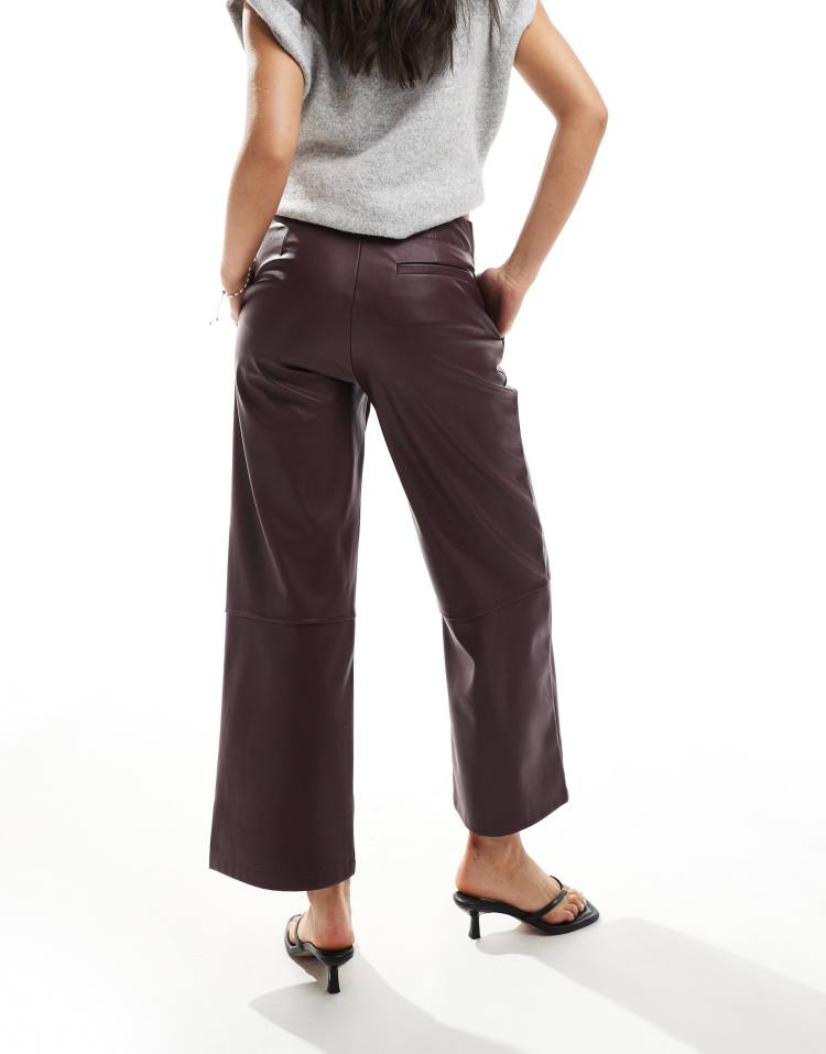 Faux leather cropped trousers in plum