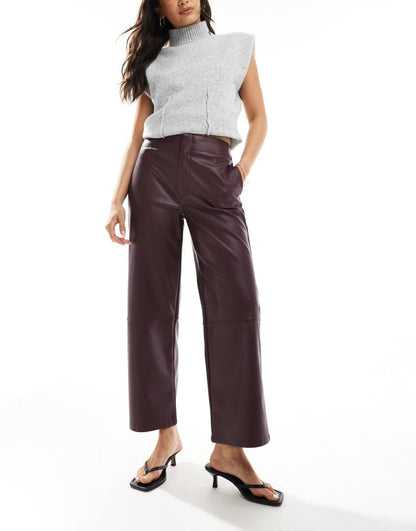 Faux leather cropped trousers in plum