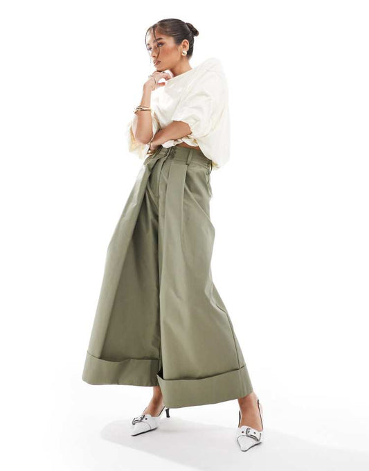 Extreme barrel leg trousers in pistachio