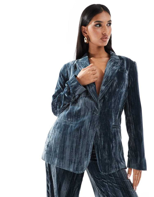 Crinkle velvet blazer in blue