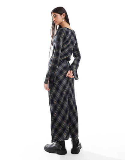 Long sleeve maxi dress with cowl neck in navy check