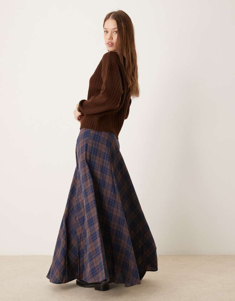 Full maxi skirt with high side split in check