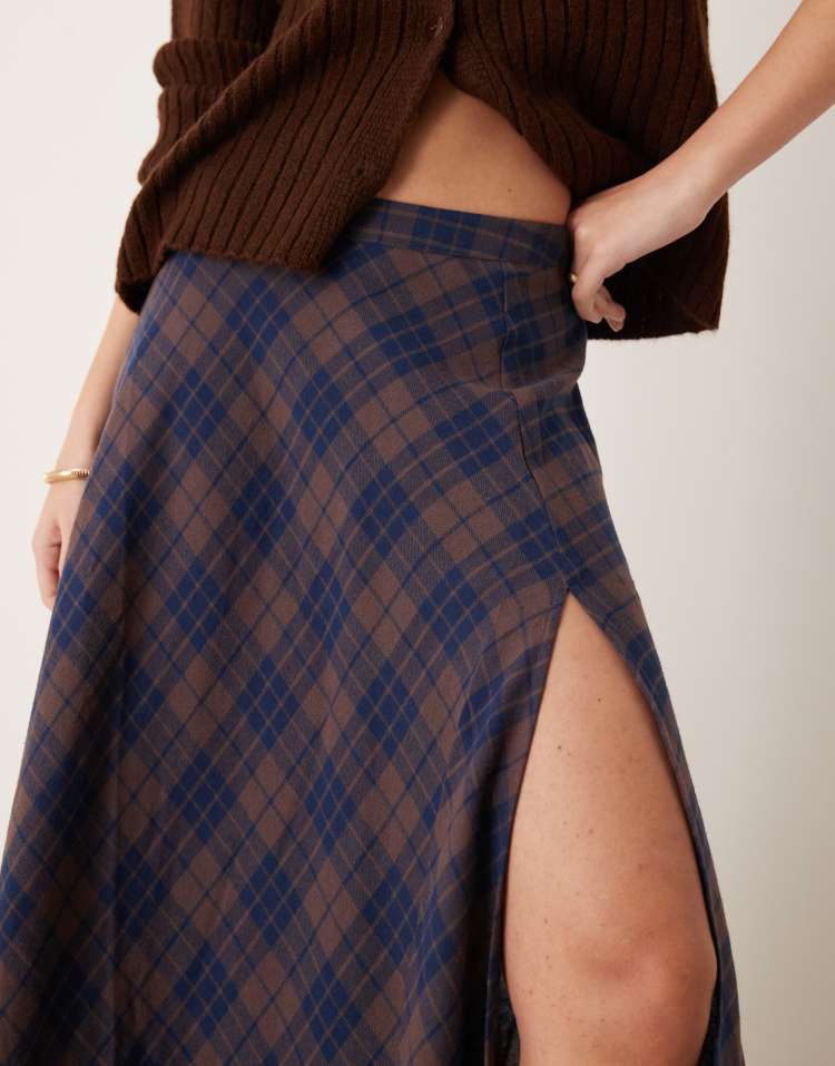 Full maxi skirt with high side split in check