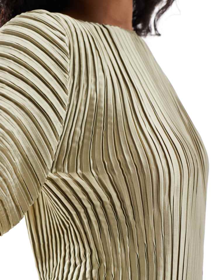 Pleated maxi dress with cocoon sleeve in gold