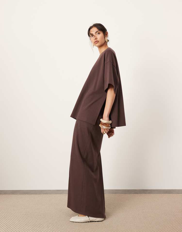 Premium heavy weight textured jersey column maxi skirt co-ord in chocolate